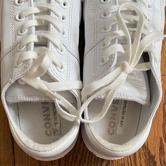 Chuck Taylor Madison OX low top leather converse, size 7.5. Excellent condition - Picture 10 of 13